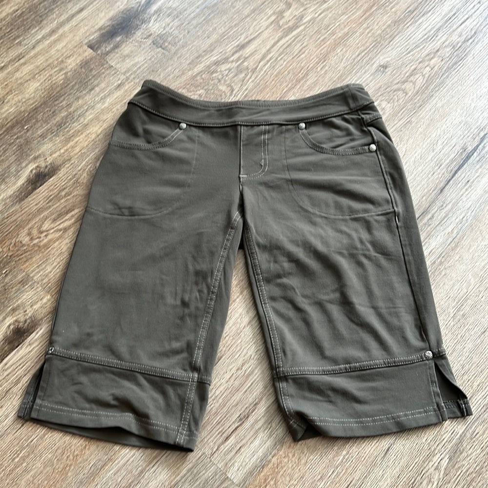 Athleta Bettona Bermuda Stretch Shorts Olive Green Small Petite